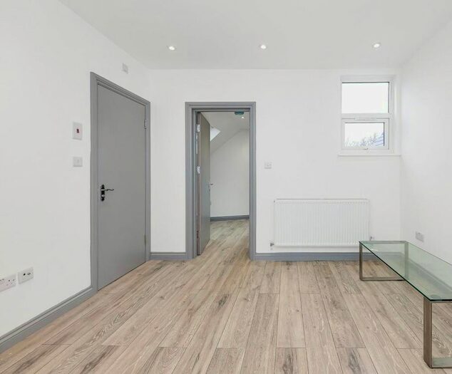 1 Bedroom Flat To Rent In Wordsworth Parade., Turnpike Lane, London. N8