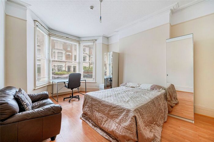 3 Bedroom Flat To Rent In Sterndale Road, Brook Green, London, W14