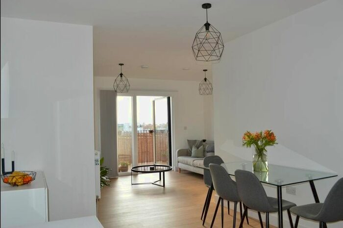 2 Bedroom Flat To Rent In Eastern Point, F Edgware Road, London, NW9