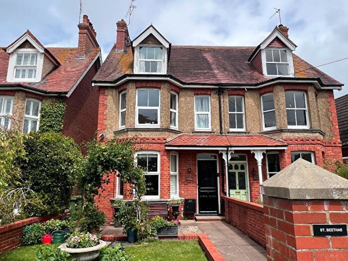 3 Bedroom Maisonette For Sale In College Hill, Steyning, West Sussex, BN44