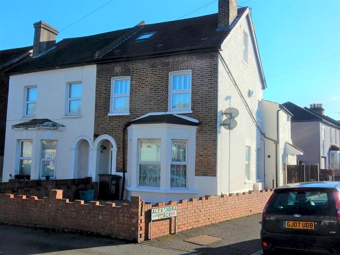 1 Bedroom Flat To Rent In Holmesdale Road, London, SE25