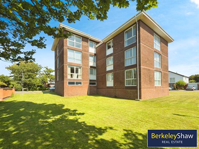 2 Bedroom Flat For Sale In Channel Road, Crosby, Liverpool, L23