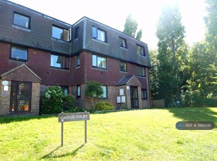 1 Bedroom Flat To Rent In Castle Court, Lewes, BN7