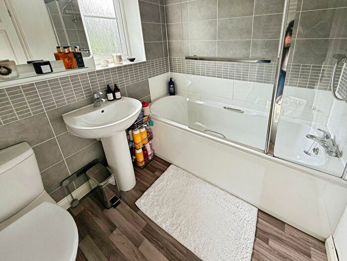 3 Bedroom End Of Terrace House For Sale In Owen Drive, Plymouth, PL7