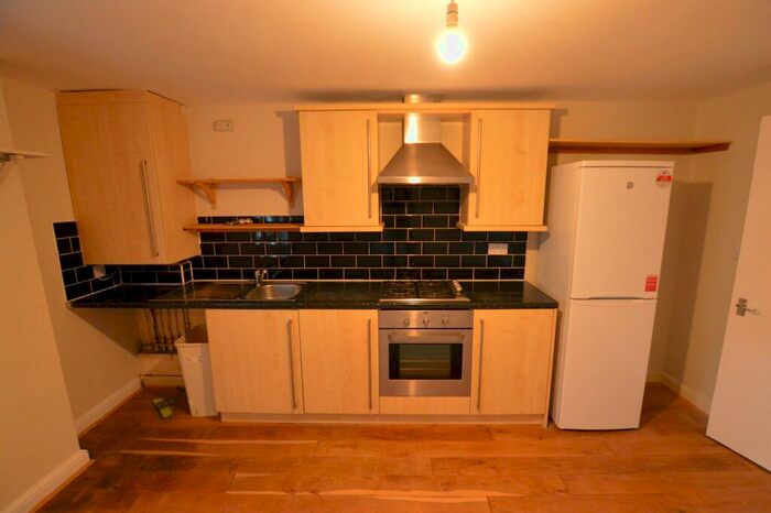 2 Bedroom Flat To Rent In Vestry Road, E17