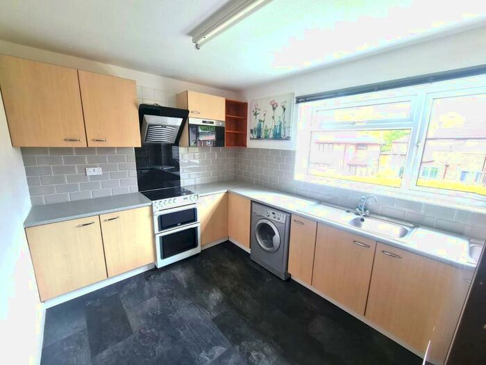2 Bedroom Apartment To Rent In Florence Park Court, Didsbury, M20