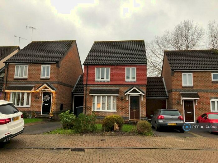 3 Bedroom Detached House To Rent In Kaye Don Way, Weybridge, KT13