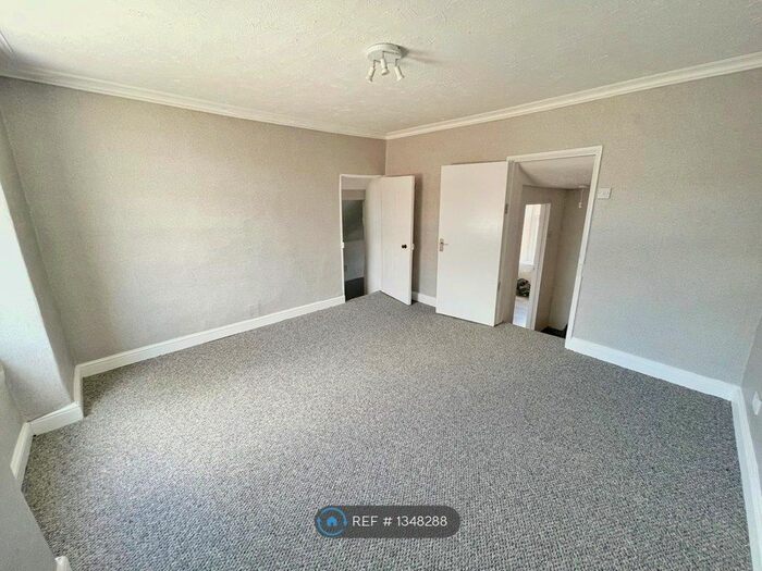 2 Bedroom Flat To Rent In High Street, Stonehouse, GL10