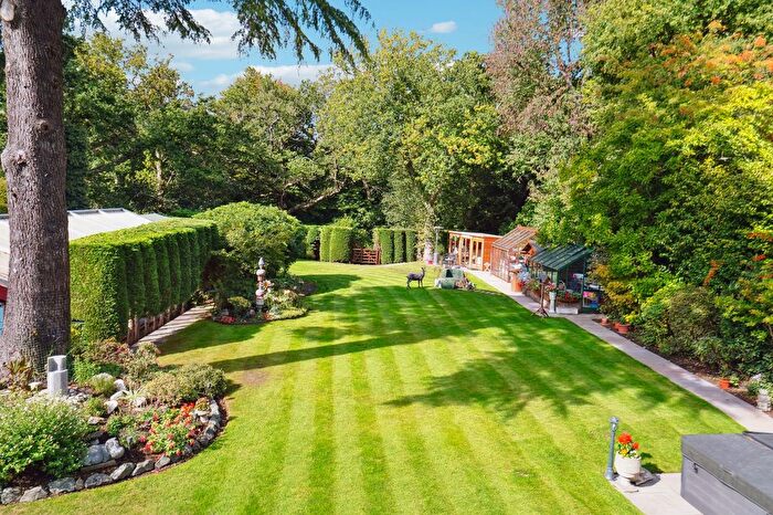 6 Bedroom Detached House For Sale In Copthorne Road, Croxley Green, WD3