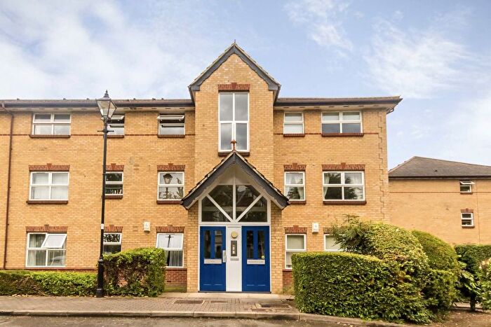 2 Bedroom Flat To Rent In Monmouth Close, Chiswick, W4