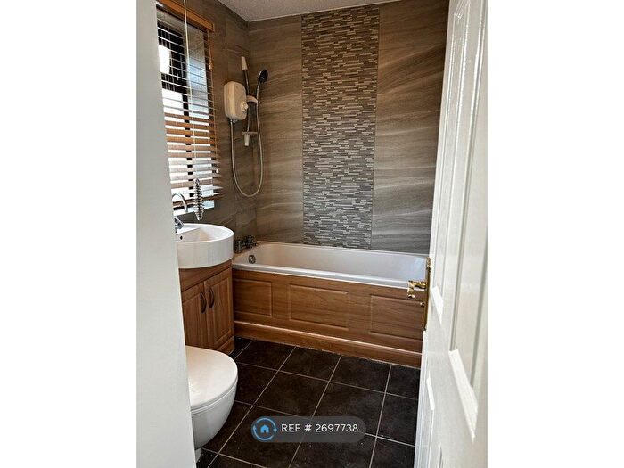 3 Bedroom Terraced House To Rent In Links Way, Luton, LU2