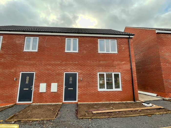 4 Bedroom Semi-Detached House To Rent In Lincoln Road, Brookenby, LN8