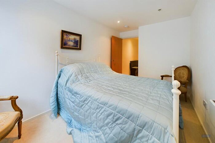 2 Bedroom Apartment For Sale In Sirocco, Channel Way, Southampton, SO14