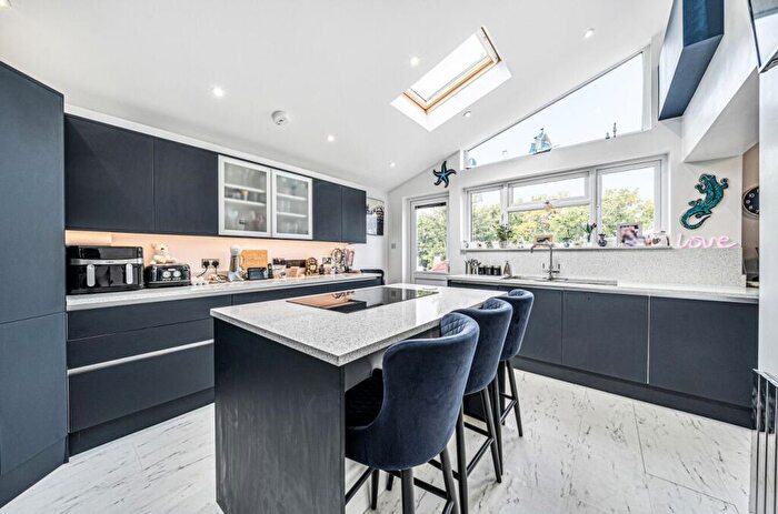 3 Bedroom Semi-Detached House For Sale In Braeside Road, Bitterne, Southampton, SO19