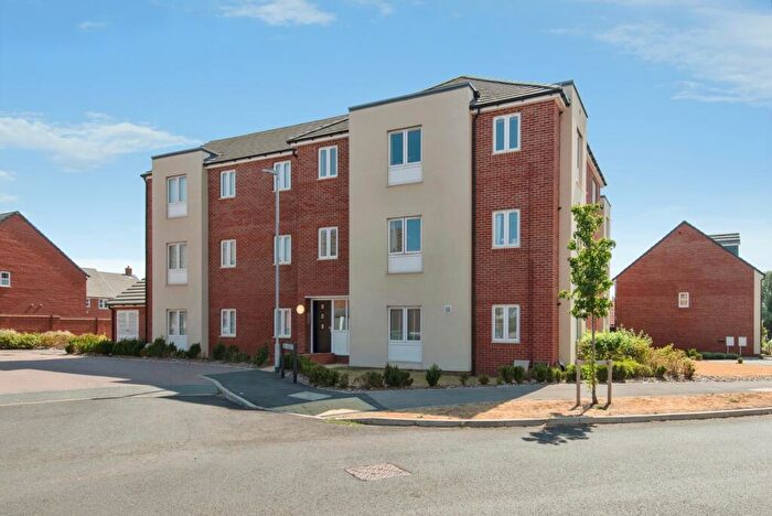 2 Bedroom Flat For Sale In Eskil Paddock, Stotfold, Hitchin, Bedfordshire, SG5