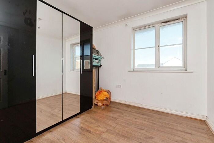2 Bedroom Flat For Sale In Dock Road, Tilbury, RM18