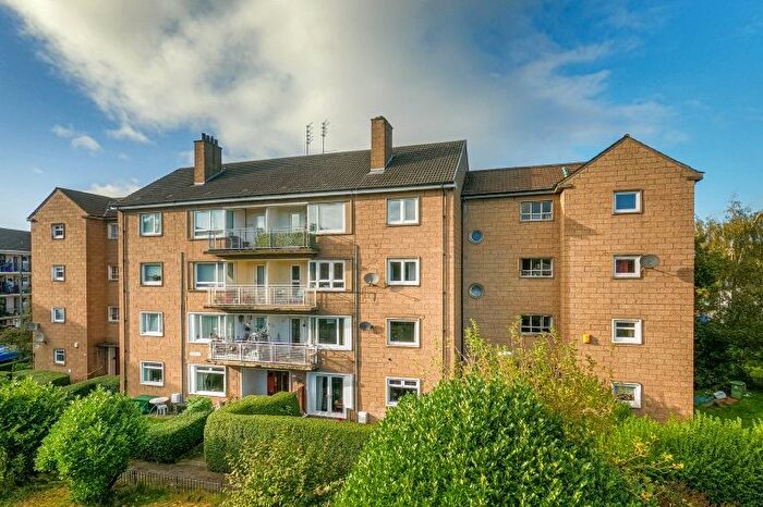 2 Bedroom Flat To Rent In Mossgiel Road, Newlands, Glasgow, G43