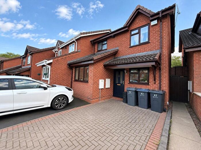 3 Bedroom Semi-Detached House For Sale In Dacer Close, Birmingham, West Midlands, B30