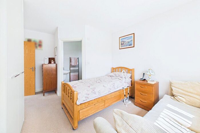 6 Bedroom Detached House For Sale In Insley Crescent, Broadstone, Dorset, BH18 - Photo 10