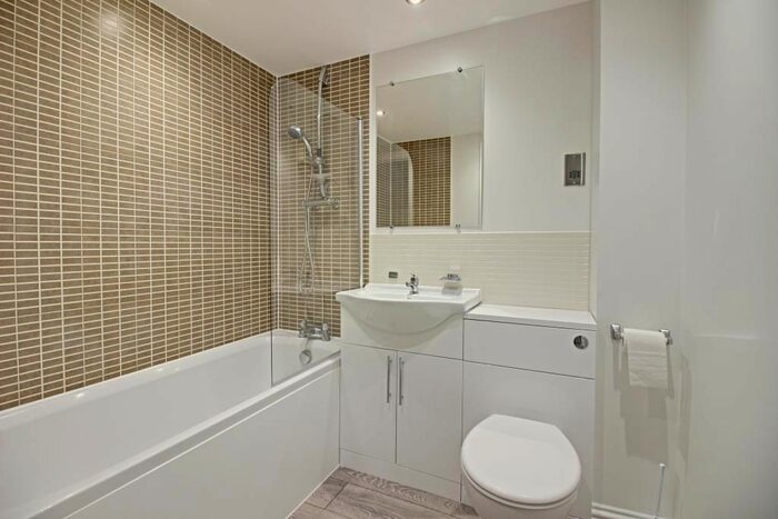 2 Bedroom Flat To Rent In Elsworth Court, Cottonham Close, London, N12