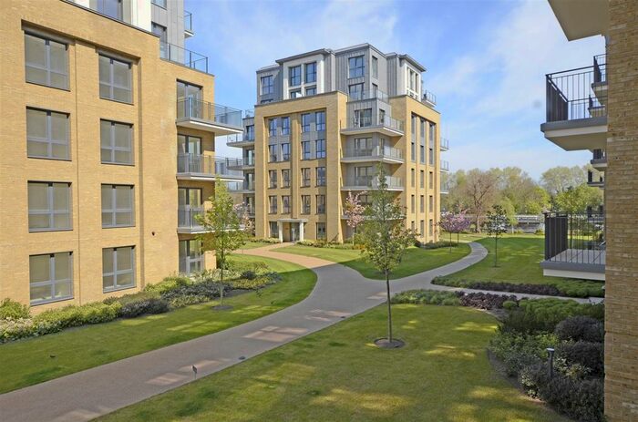 2 Bedroom Flat To Rent In Broom Road, Teddington, TW11