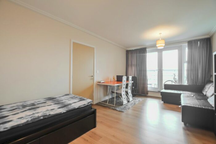 2 Bedroom Flat To Rent In Centrium, Woking, Surrey GU22