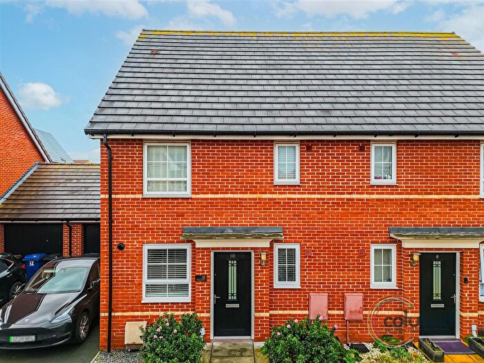 3 Bedroom Semi Detached House For Sale In Addington Close, Stanford-Le-Hope, SS17