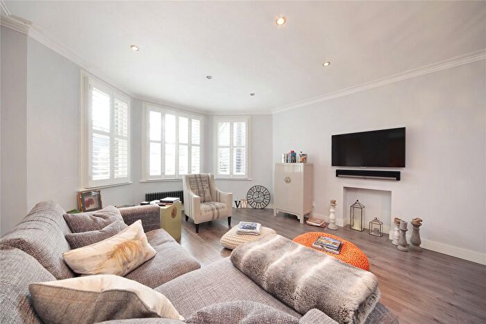 2 Bedroom Flat To Rent In Clapham Common North Side, Clapham, London, SW4