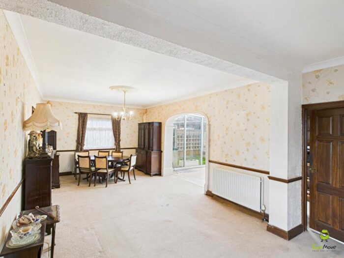 3 Bedroom Detached Bungalow For Sale In Belmont Road, Erith, Kent, DA8