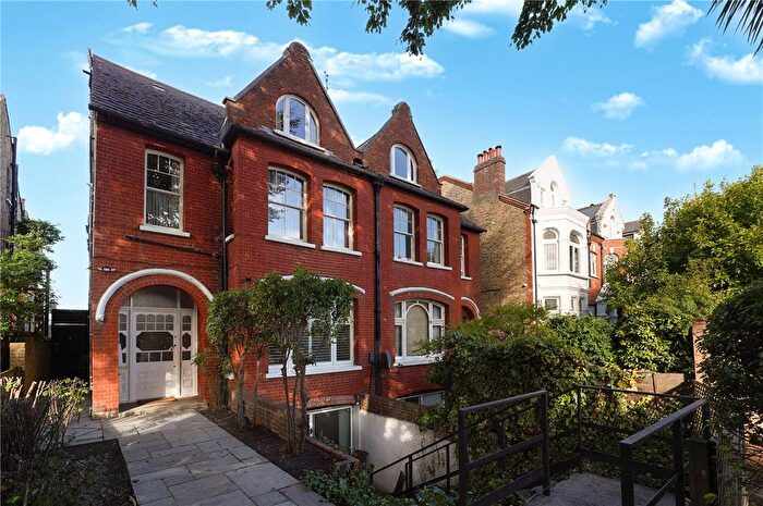 2 Bedroom Maisonette For Sale In Deodar Road, London, SW15