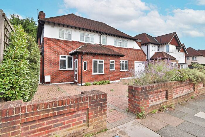 4 Bedroom Detached House To Rent In High Drive, New Malden, KT3