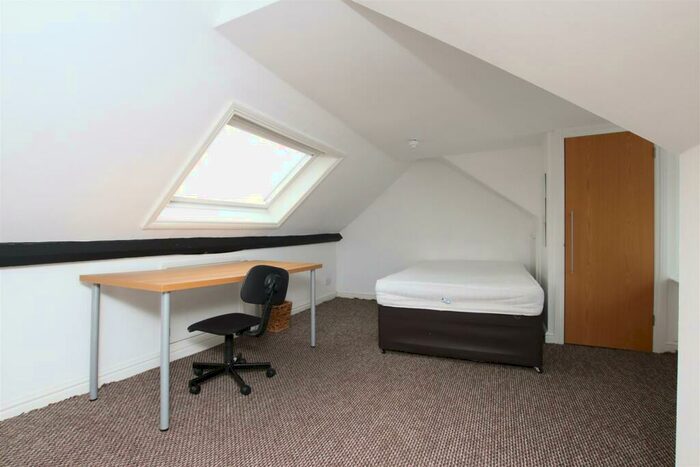 2 Bedroom Flat To Rent In Downleaze, Stoke Bishop, Bristol, BS9