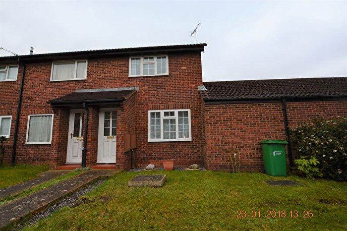 2 Bedroom End Of Terrace House To Rent In Avebury, Slough, SL1