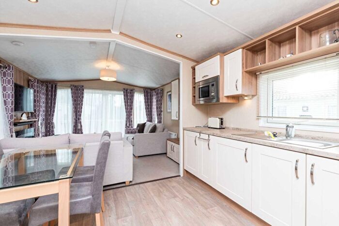 2 Bedroom Mobile/park Home For Sale In Raylands Park, Southwater, RH13