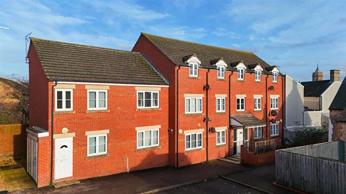 2 Bedroom Apartment For Sale In Palace Gate, Irthlingborough, Wellingborough, NN9
