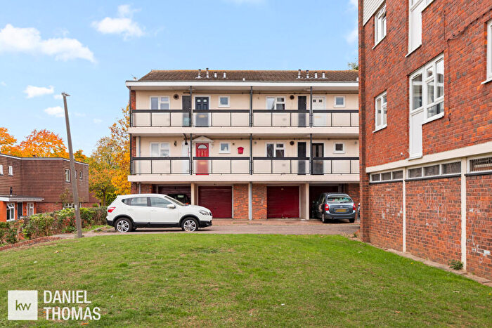 1 Bedroom Apartment For Sale In Badburgham Court, Waltham Abbey, EN9