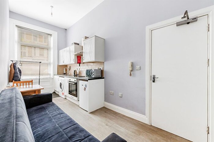 1 Bedroom Flat To Rent In Warwick Road, SW5