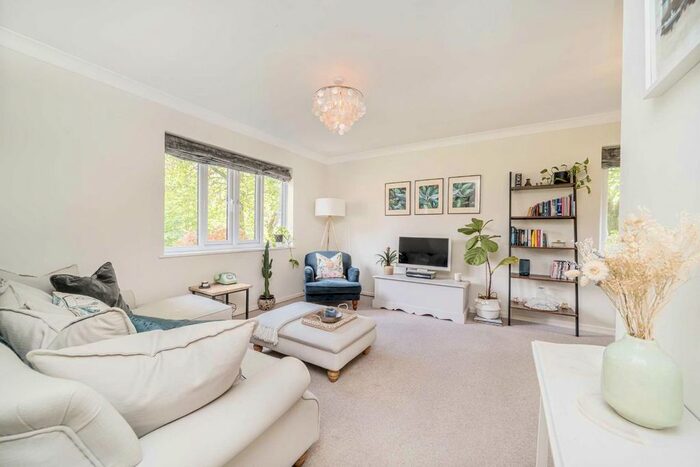 1 Bedroom Flat To Rent In Hillbury Road, London, SW17