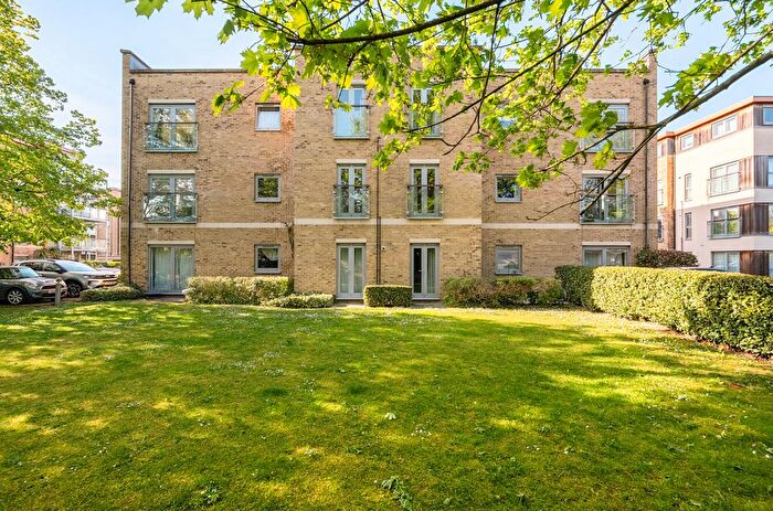 1 Bedroom Flat For Sale In Ironside Court, Southcott Road, Teddington, TW11