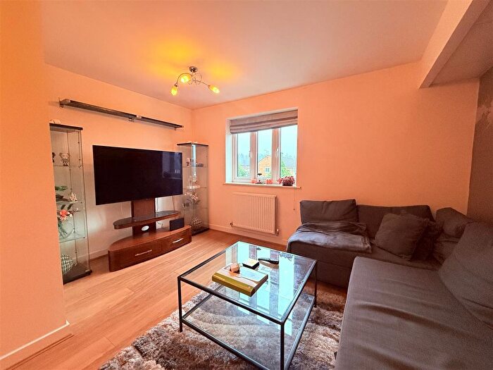 2 Bedroom Flat For Sale In Ley Farm Close, Watford, WD25