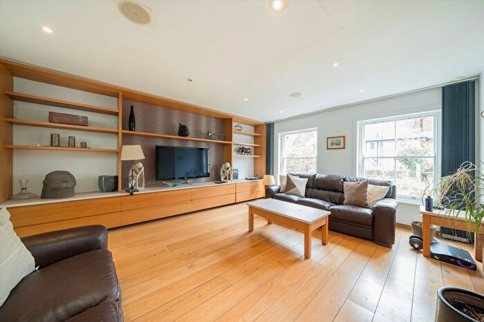 4 Bedroom Semi-detached House For Sale In Terrace Road, Hackney, E9