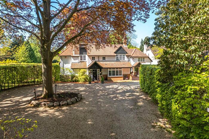 6 Bedroom Detached House For Sale In Avenue Road, Fleet, GU51