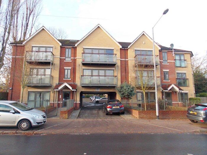 2 Bedroom Flat To Rent In Honeysuckle Court, Buckhurst Hill, IG9