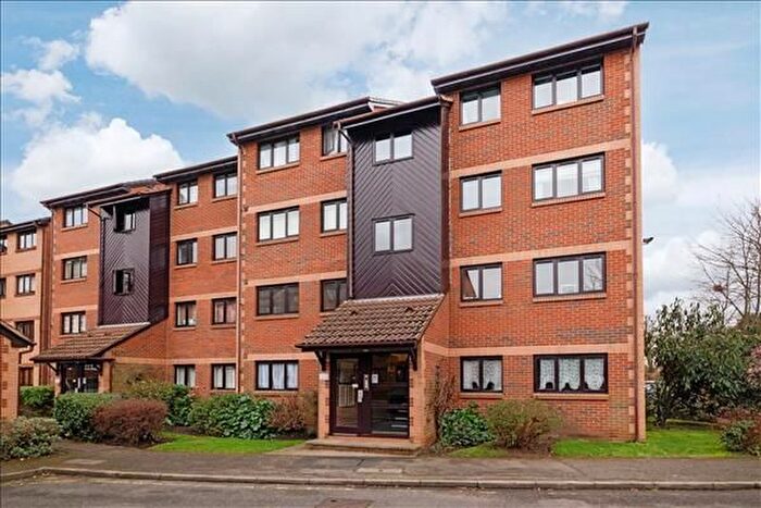 2 Bedroom Flat To Rent In Cross Road, Wimbledon, SW19