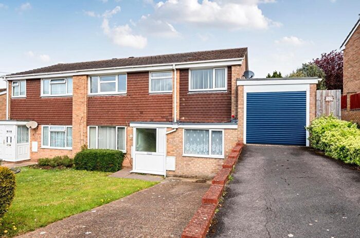 4 Bedroom Semi Detached House For Sale In Bodycoats Road, Chandler's Ford, SO53