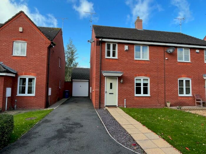 3 Bedroom Semi-Detached House To Rent In Russell Close, Uttoxeter, ST14