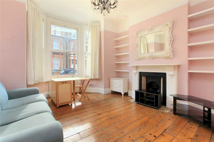 2 Bedroom Flat To Rent In Sandmere Road, London, SW4