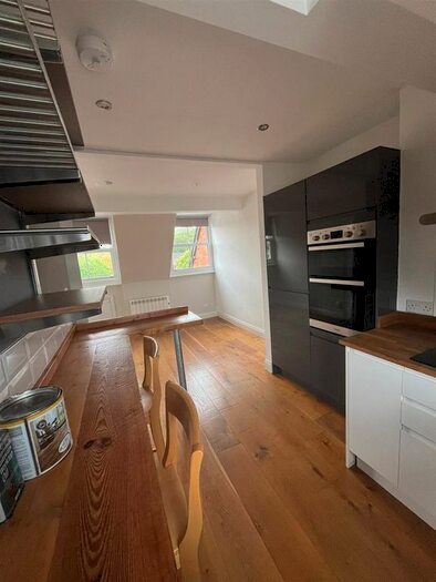 2 Bedroom Flat To Rent In North Street, Wilton, Salisbury, SP2