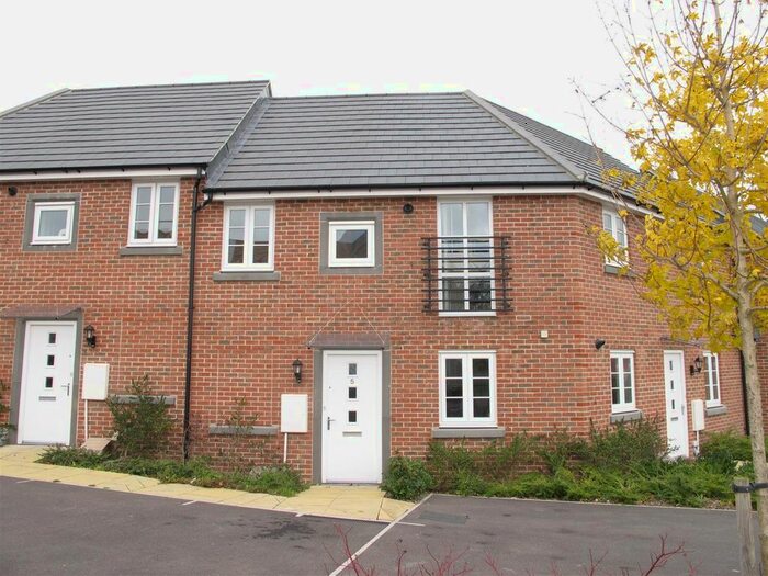 2 Bedroom Maisonette To Rent In Kew Close, Marnel Park, Basingstoke, RG24