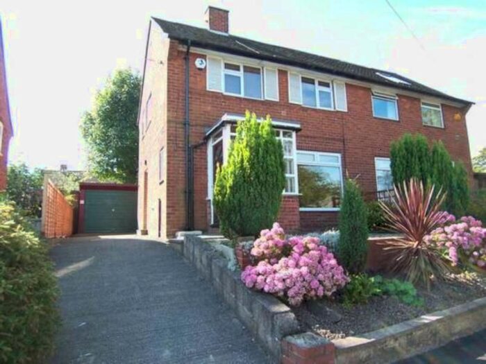 2 Bedroom Semi-Detached House To Rent In West Park Drive East, Roundhay, Leeds, LS8